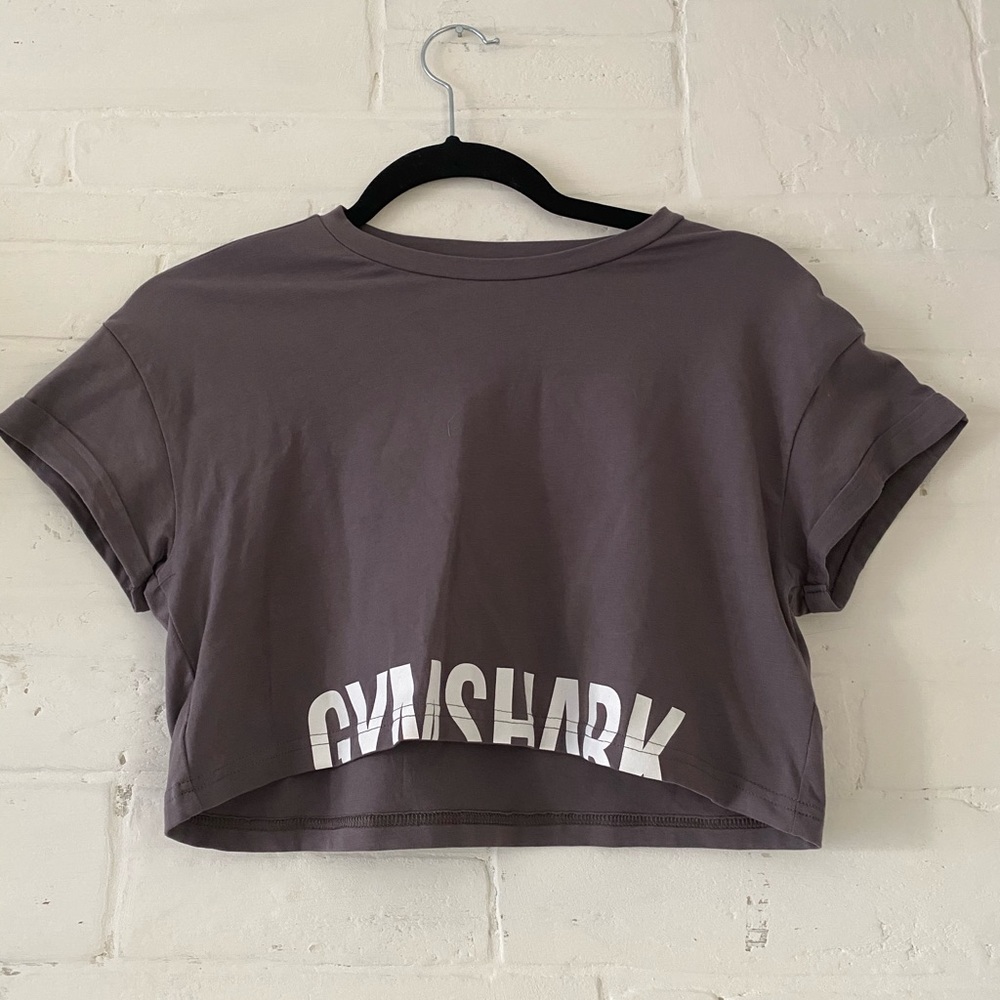 Gymshark cropped logo tshirt